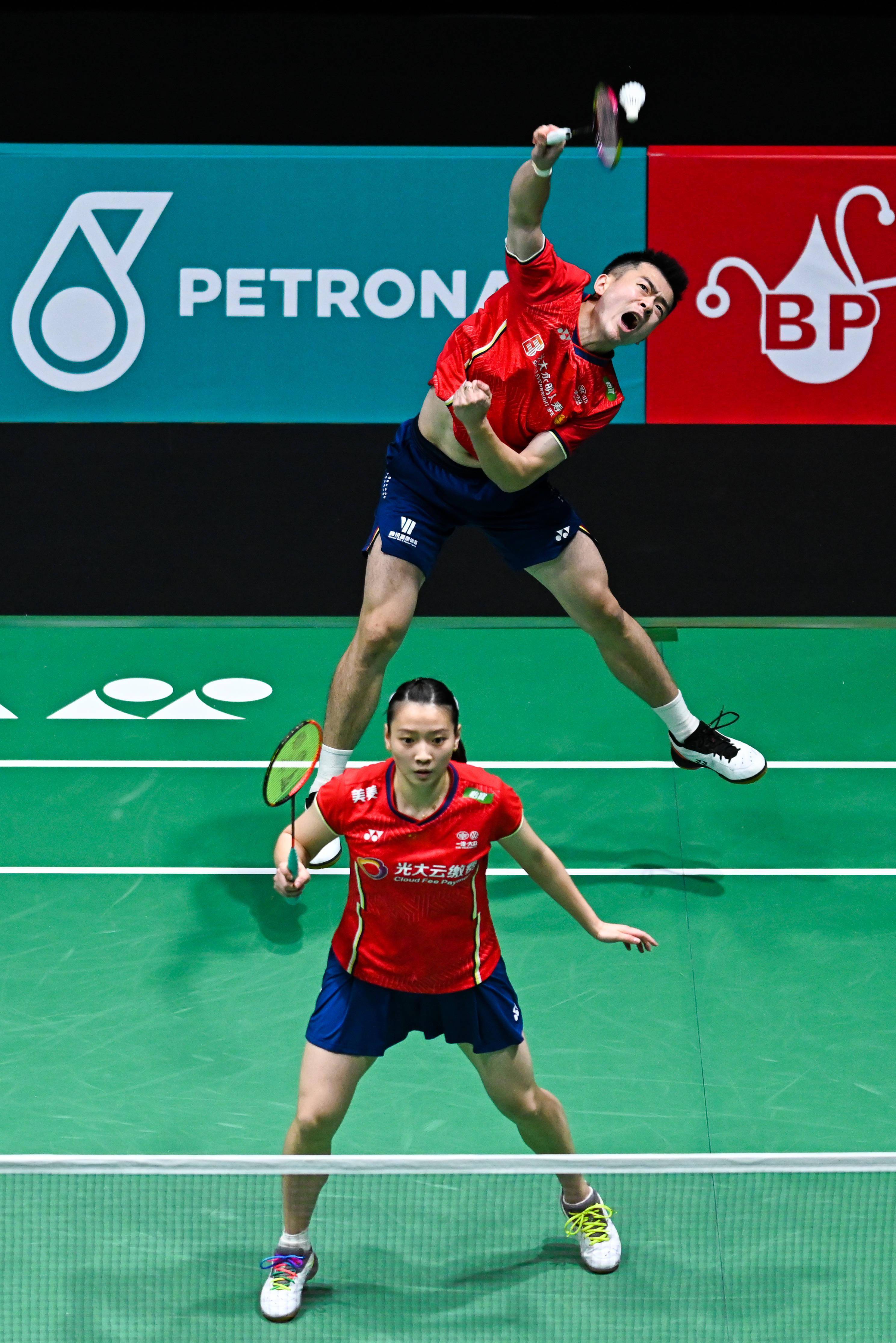 包含丹麦队横扫马来西亚队，郑思维点燃赛场的词条