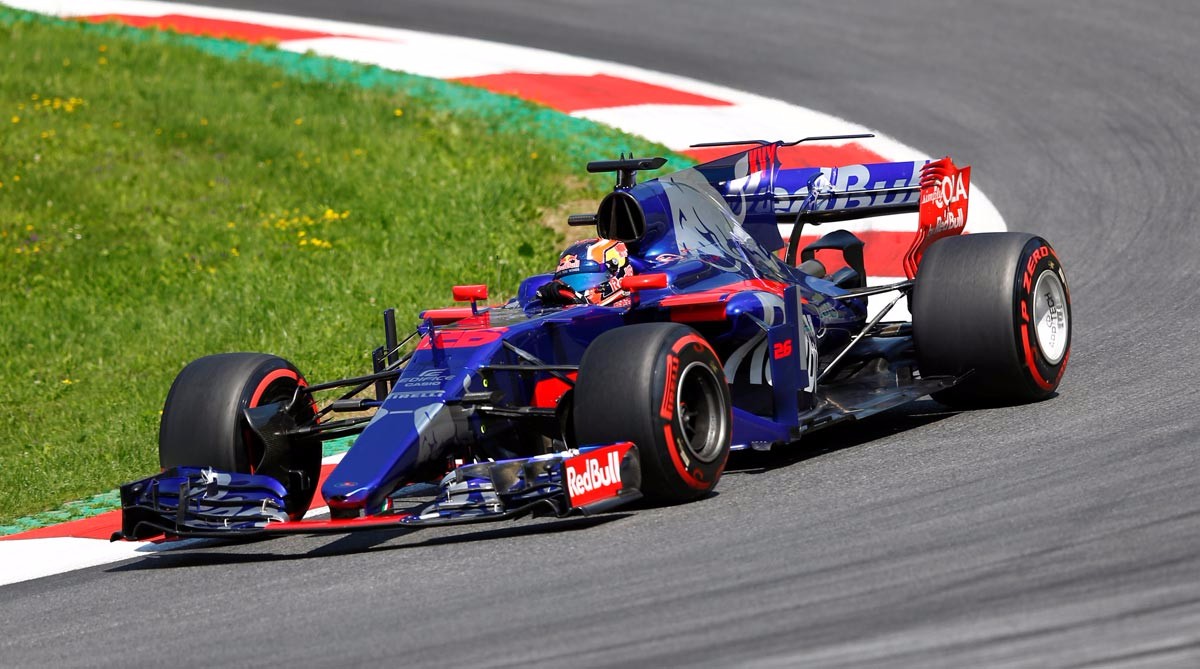 哈斯车队鏖战索伯车队，塞恩斯带队取胜