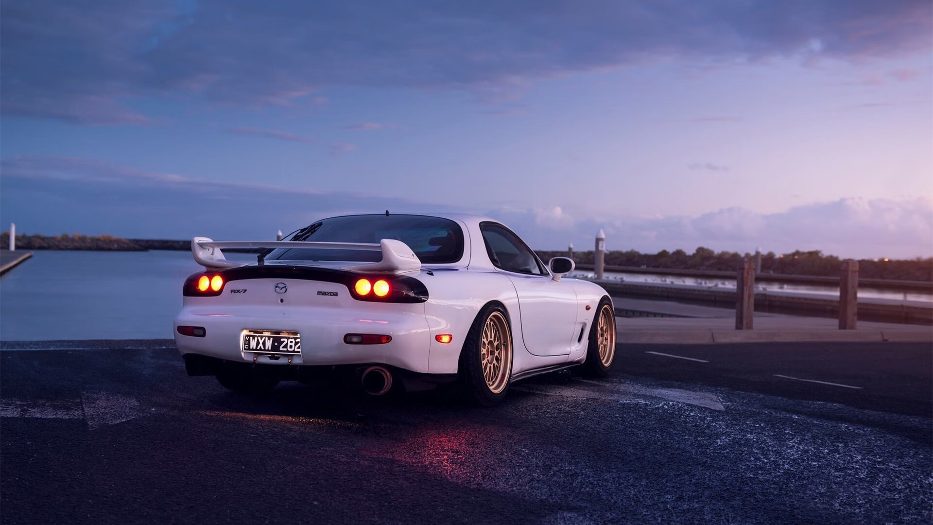 开云体育登录-油门与终场哨，当F1争冠曲线遇见伊拉克绝场绝杀